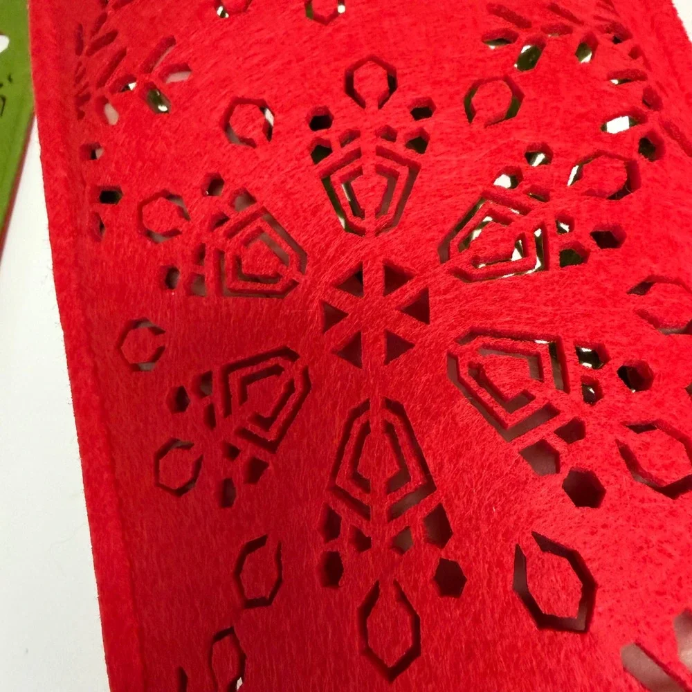 Crate & Barrel Christmas Felt Wine Gift Bags Set of 2 Red Green Snowflake Cutout